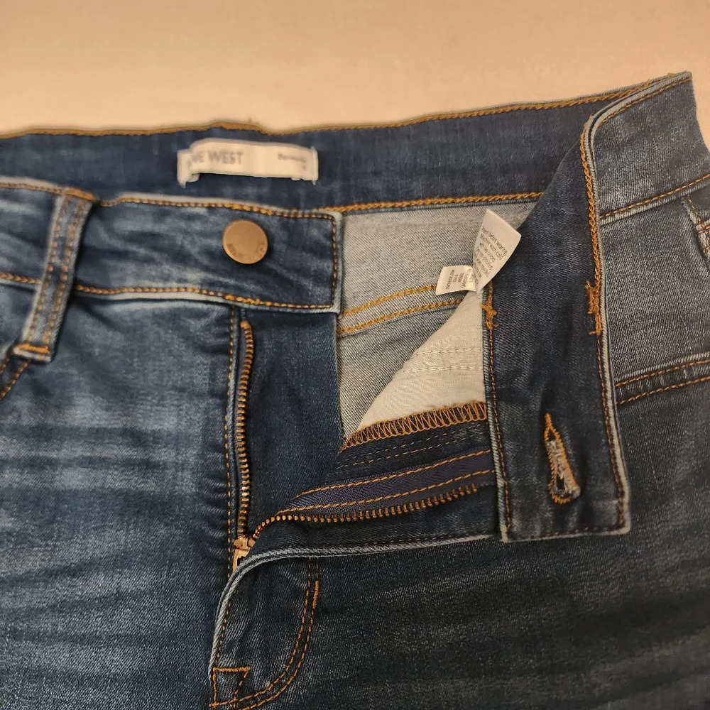 Nine West Womend Bermuda Frayed Denim Shorts Size 4 Loose Fit - Picture 9 of 10